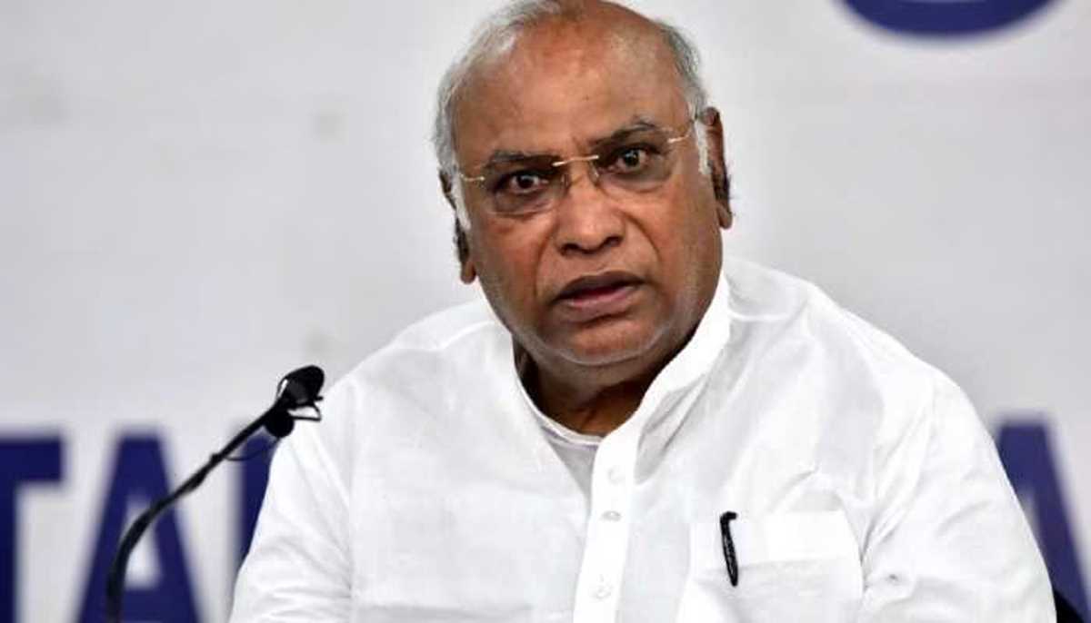 कर्नाटक में मुख्यमंत्री की नियुक्ति का फैसला करेंगे कांग्रेस अध्यक्ष